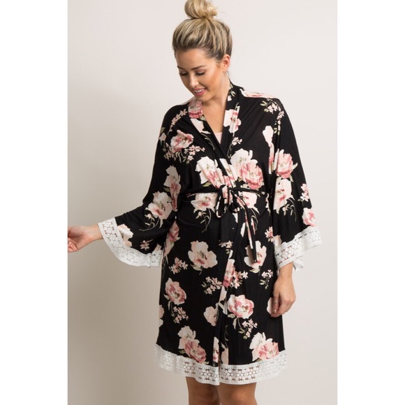 Other - NWT!💎 Gorgeous Floral Delivery/Nursing Robe🌺🦋